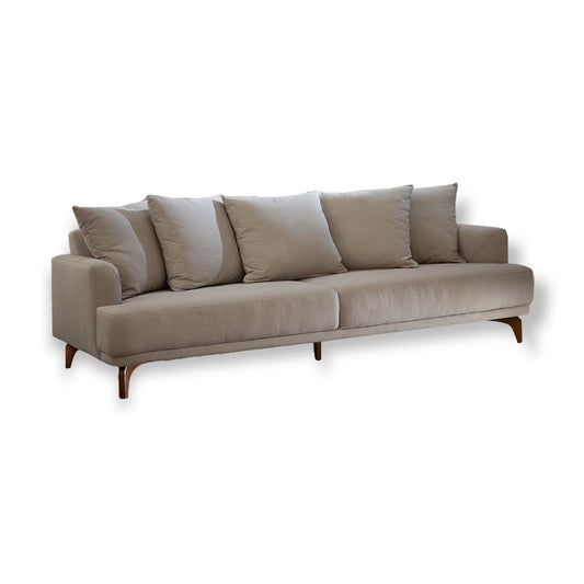 Sofá Mab fixo living estilo design moderno contemporâneo tecido veludo bege, almofadas encosto soltas, braços 12cm, base pés madeira castanho, espuma d33 medidas 1,80m (4 almofadas) 2,00m (5 almofadas) e 2,20m (6 almofadas) 3 e 2 lugares – Grand Mobile Móveis – Loja de Móveis e Decorações no bairro da Mooca e Tatuapé na cidade de São Paulo no estado de SP